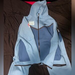 Nike Two-Tone Blue Athletic Hoodie